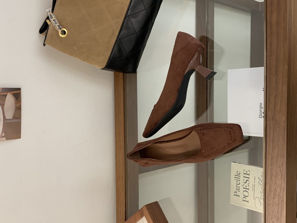 2025 New Autumn Fashion Versatile Retro Square Toe Suede High Heel Comfortable Commuter Flat Shoes for Women